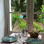 Le Manoir De Hotel *