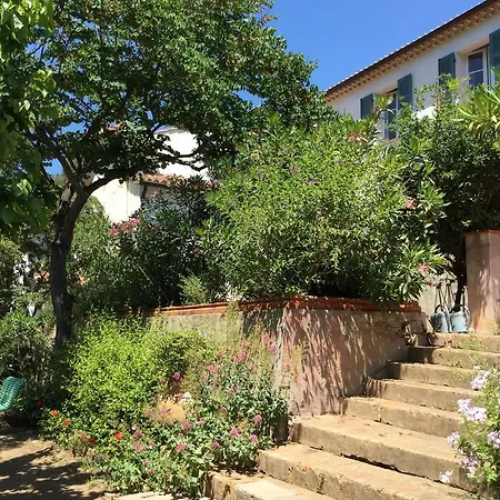 Le Manoir De *