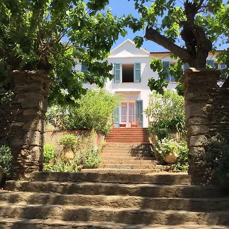 Le Manoir De Hotel *