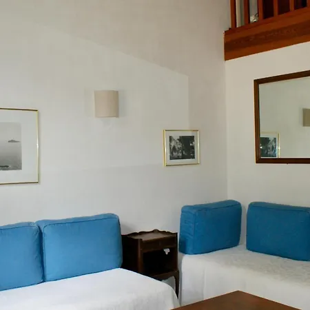 Le Manoir De *