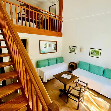 Le Manoir De *