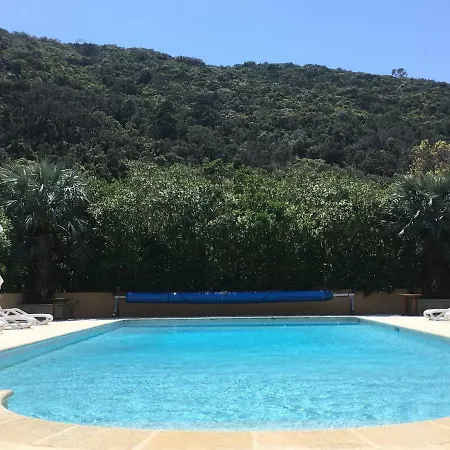 Le Manoir De *