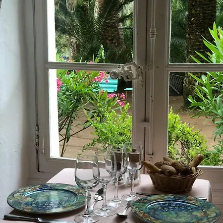 Le Manoir De Hotel *