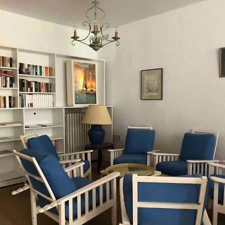 Le Manoir De Hotel *