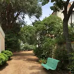 Le Manoir De *