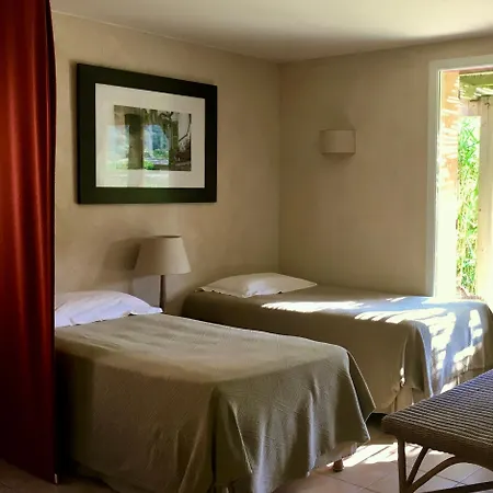 Le Manoir De Hotel *