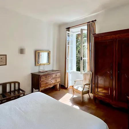 Le Manoir De Hotel *