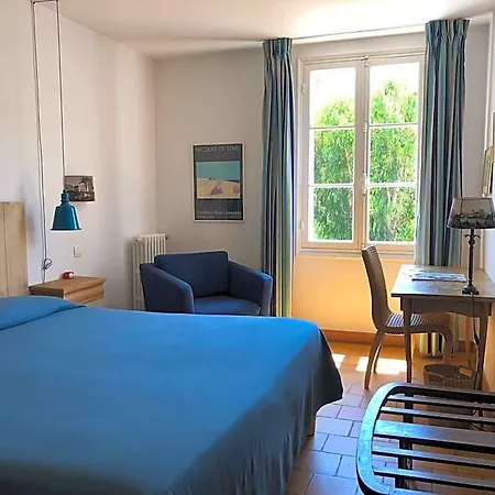 Le Manoir De Hotel *