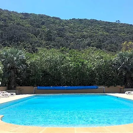 Le Manoir De Hotel *