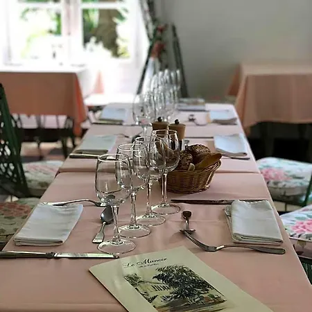 Le Manoir De Hotel *