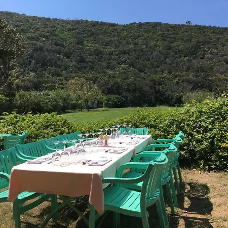 Le Manoir De *