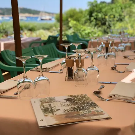 Le Manoir De *