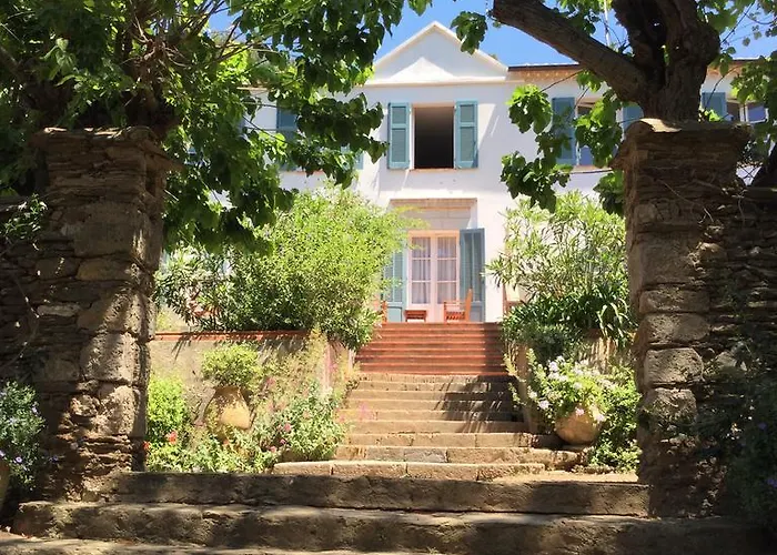 Le Manoir De Hotel *